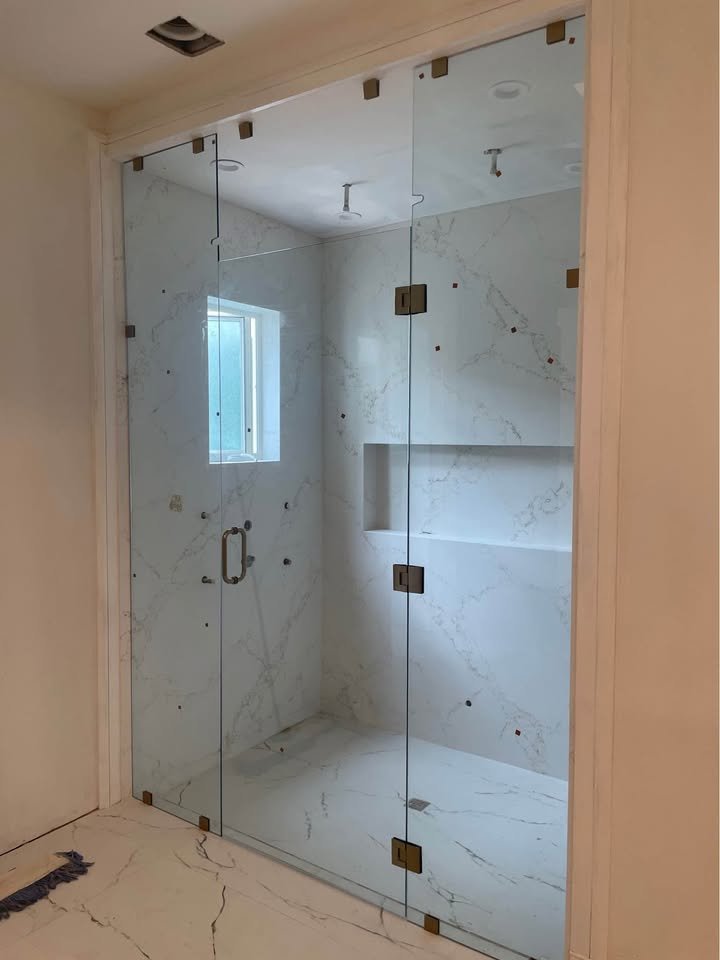 fabricación e instalación de puertas de cristal en Morelia